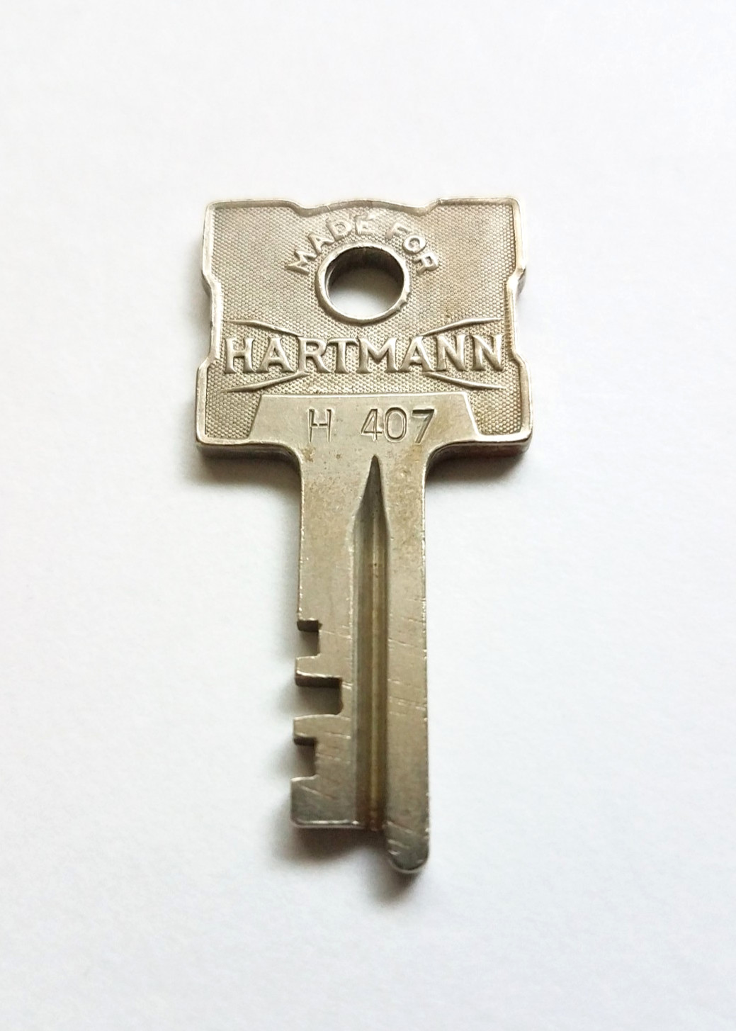 Vtg Yale & Towne HARTMANN Key H407 For Antique Trunk Travel and Train Case H-407