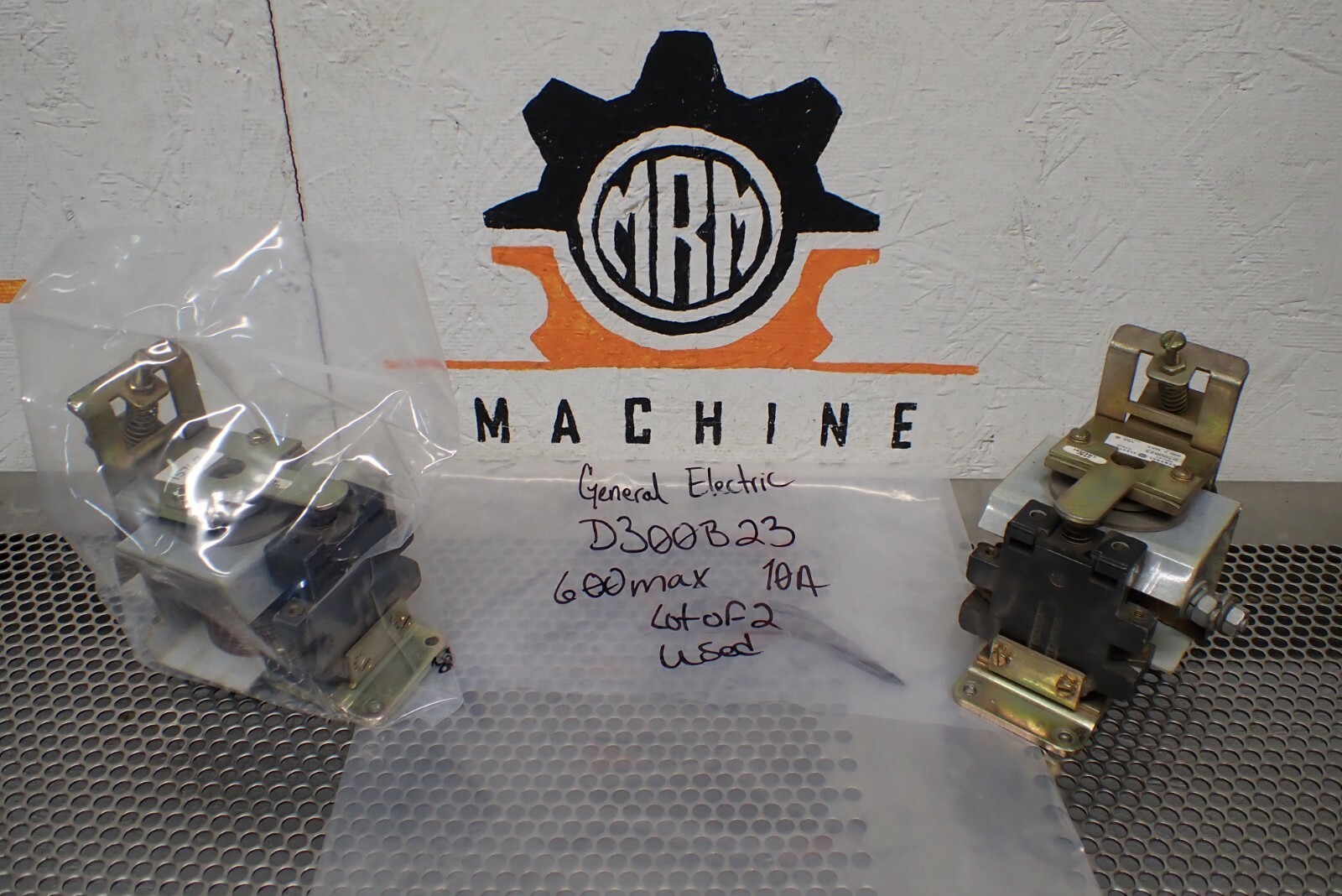 General Electric D300B23 Relay 10A 600V Used With Warranty (Lot of 2) See Pics