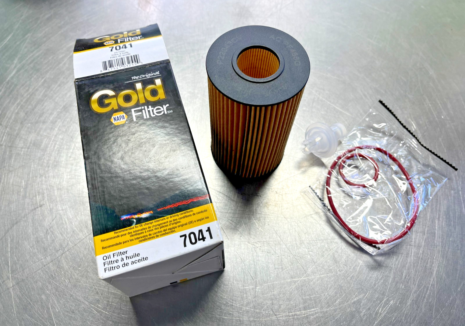 7041 Genuine  NAPA  OIL FILTER   P22043 CV  PF466G