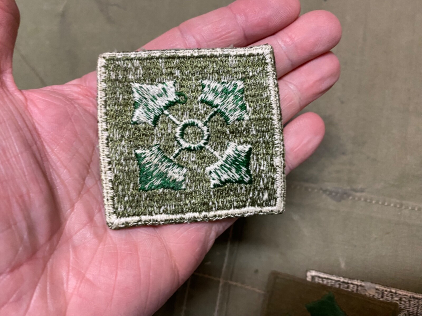 ORIGINAL WWII US ARMY 4TH INFANTRY DIVISION JACKET SLEEVE INSIGNIA PATCH