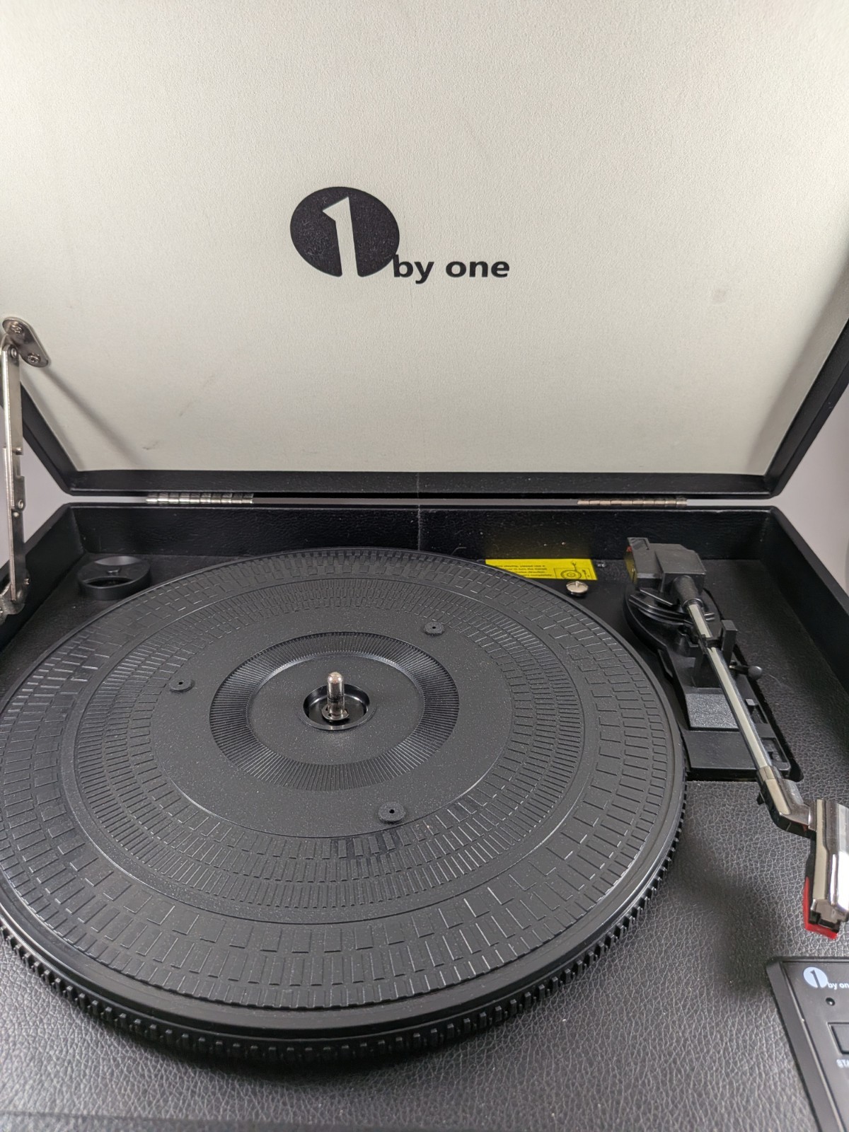 1 by ONE Suitcase Turntable  System 1byOne BS008 Vinyl to USB, Bluetooth, Spkrs