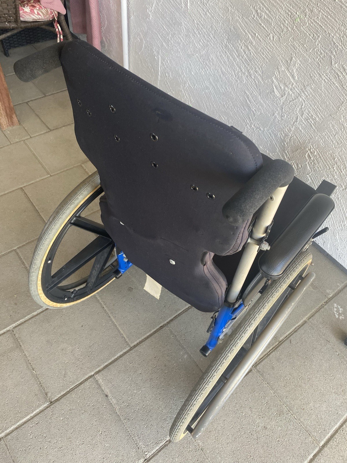 Quickie 2 wheelchair manual folding wheelchair 16”x19”x22”
