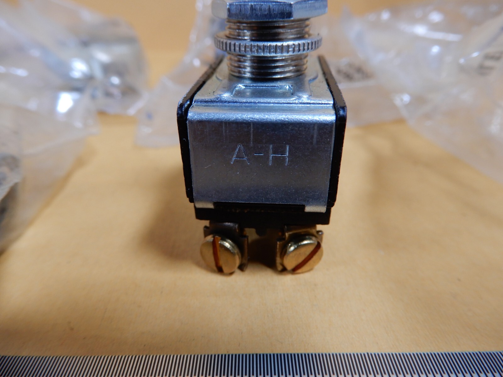 Arrow Hart 82608 On-Off-On Maintained Toggle Switch Qty 4 NOS DPDT