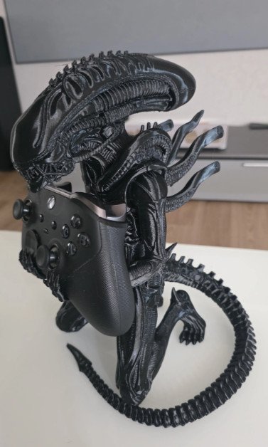 ALIEN controller stand for Playstation and Xbox