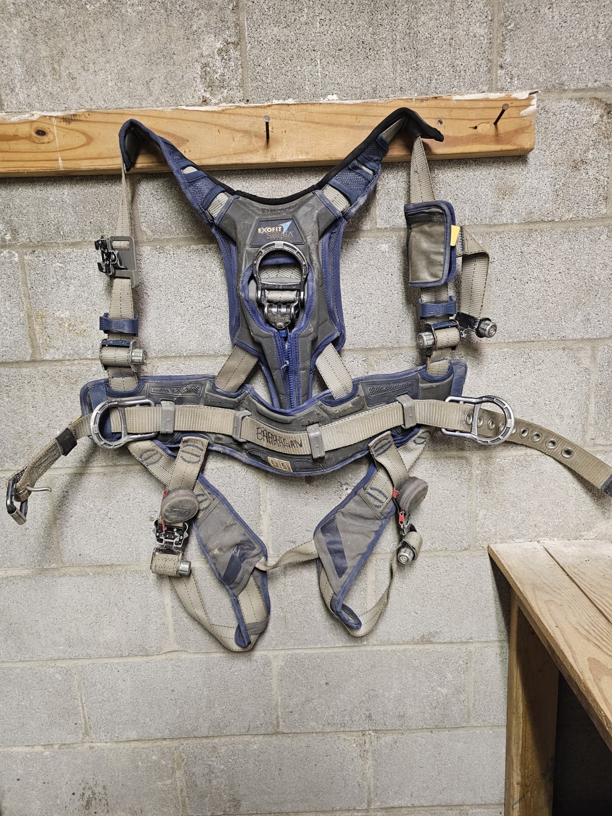 3M DBI-SALA EXOFIT STRATA S FULL BODY HARNESS FALL PROTECTION S BELT 1112535
