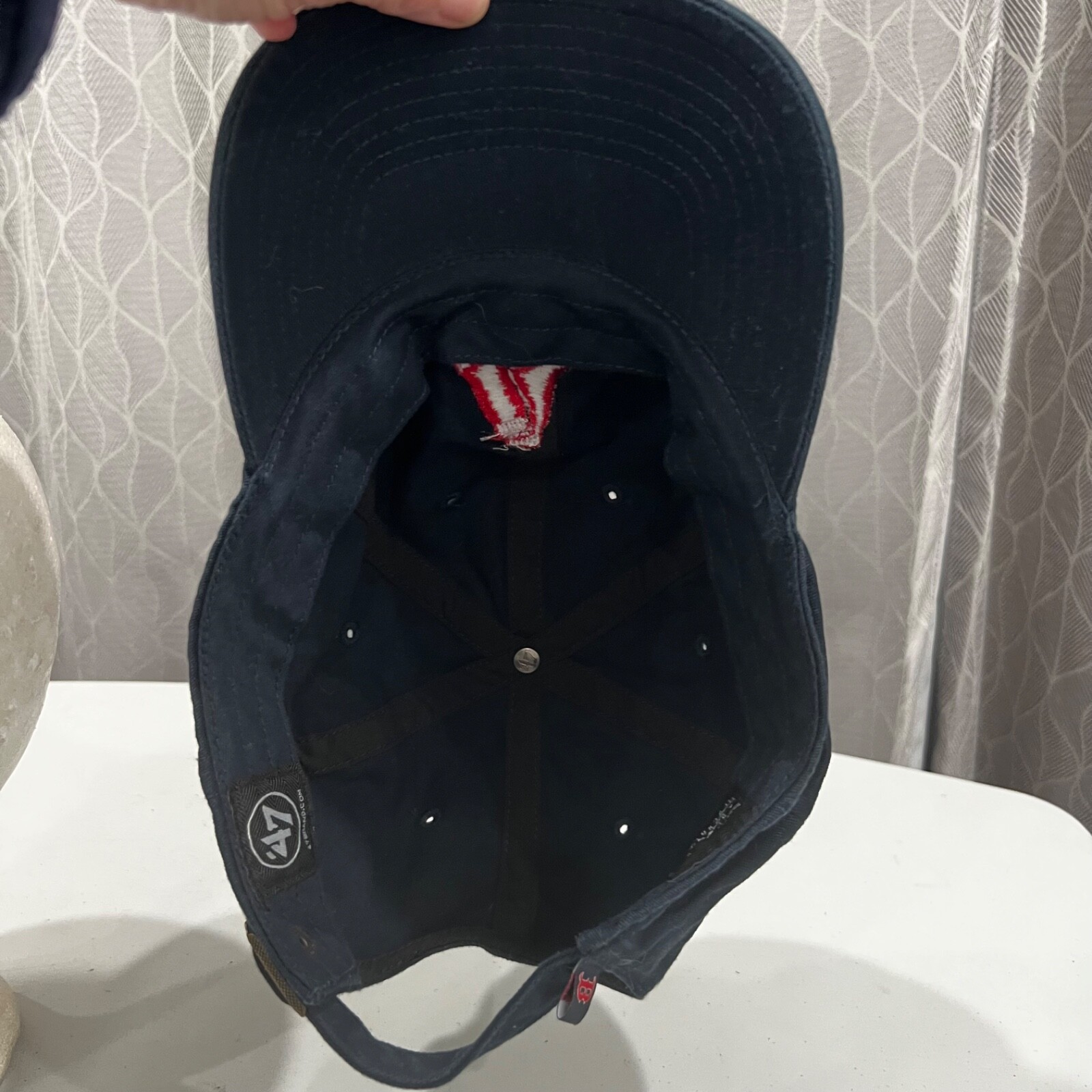 Boston Red Sox-Sox Logo On Front Red on Navy Hat Cap Strap Buckle EUC