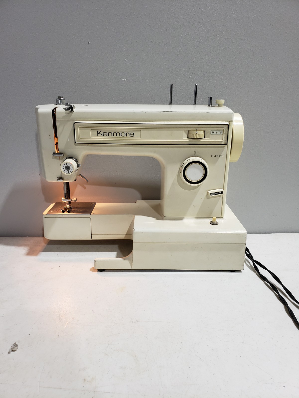 Kenmore 8 Stitch Sewing Machine- Model 1581212180 With Pedal