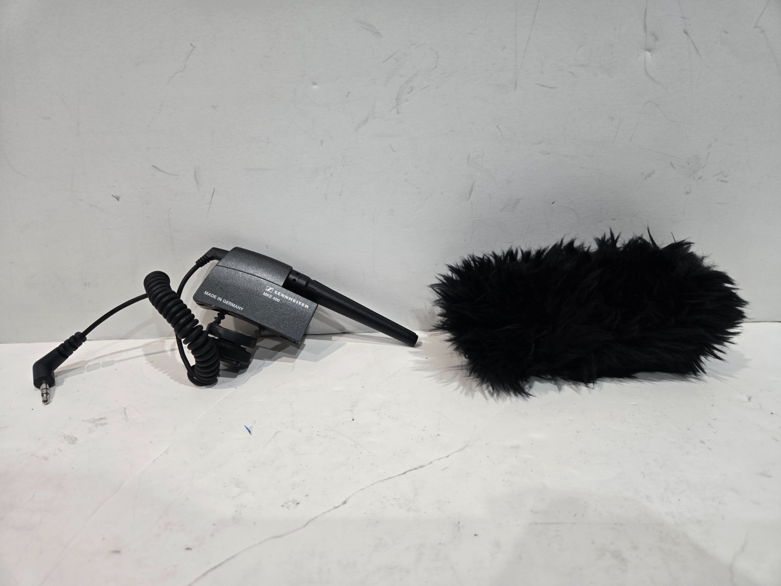 Sennheiser MKE 400 Compact Video Camera Shotgun Microphone MKE400