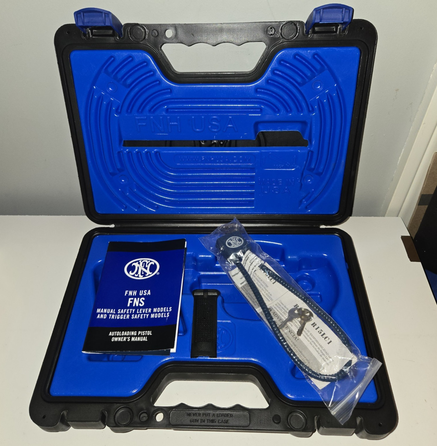 FN FNS-40 Factory Hard Plastic Carrying Case w/Accessories and Manual