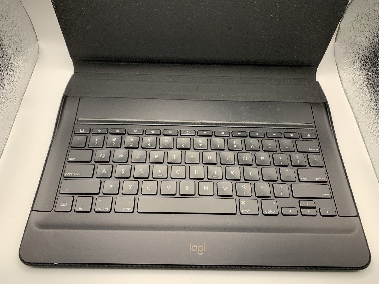 Logitech CREATE Backlit Keyboard Case for iPad Black Logi 820-007732