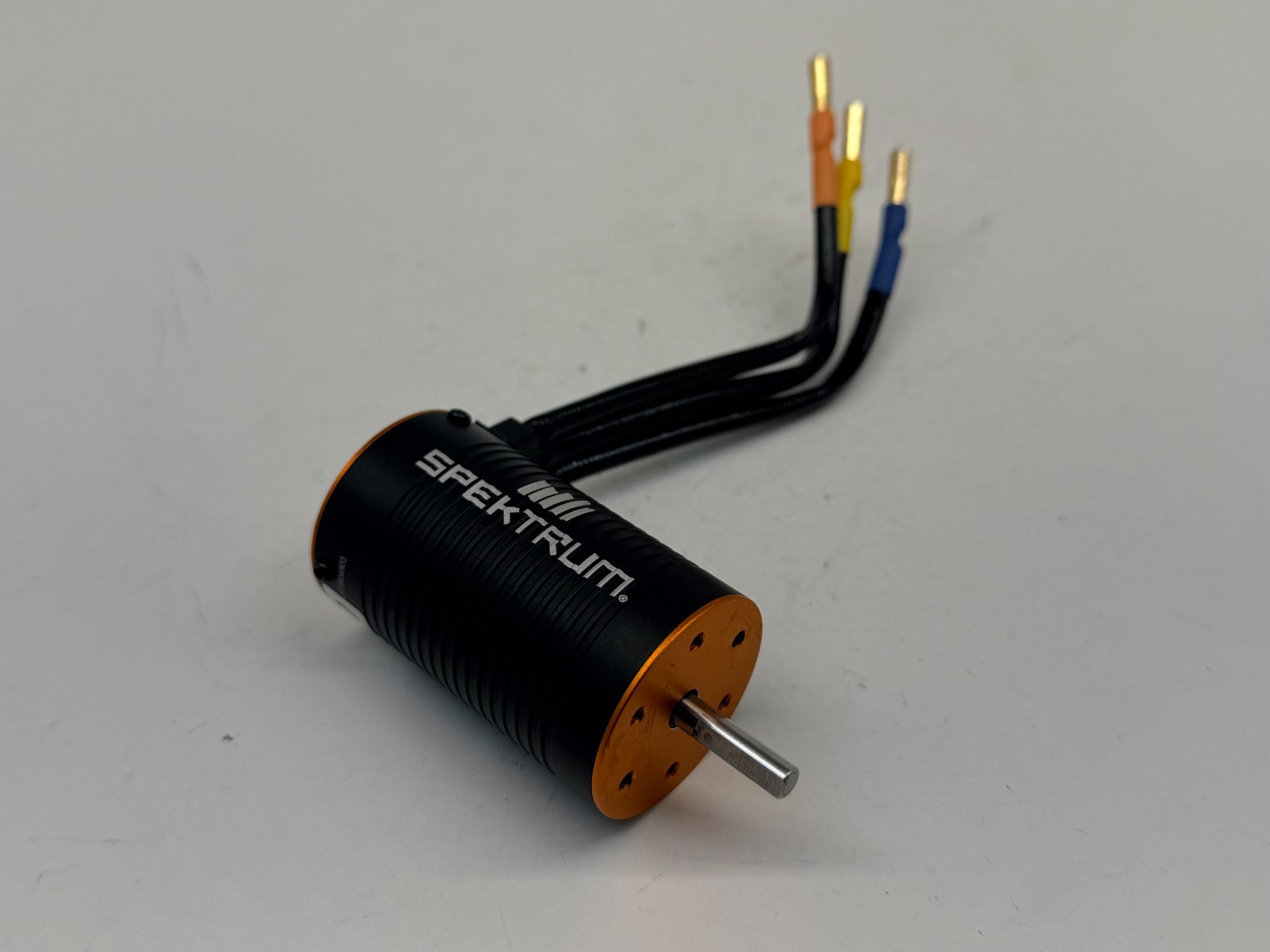 Used Spektrum Firma 2200kv 4 Pole Brushless Motor 5mm Axial 1/10 RYFT Losi 0261