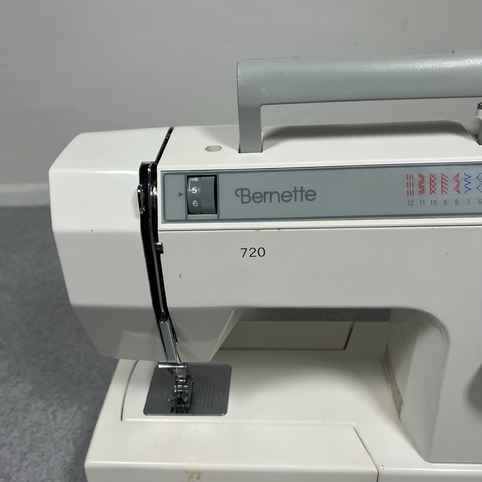 BERNETTE 720 Sewing Machine Heavy Duty 200 B W/ Cover READ