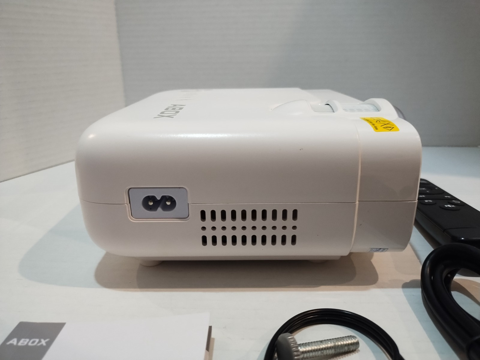 ABOX Wireless LCD Projector GC357 1080P