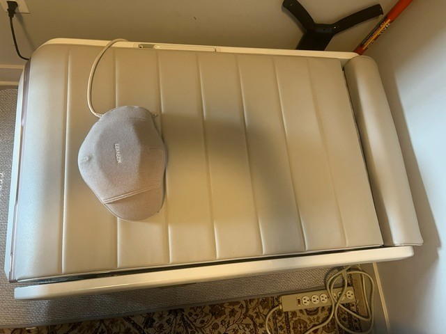 Ceragem Master V6-White. Minimally used.