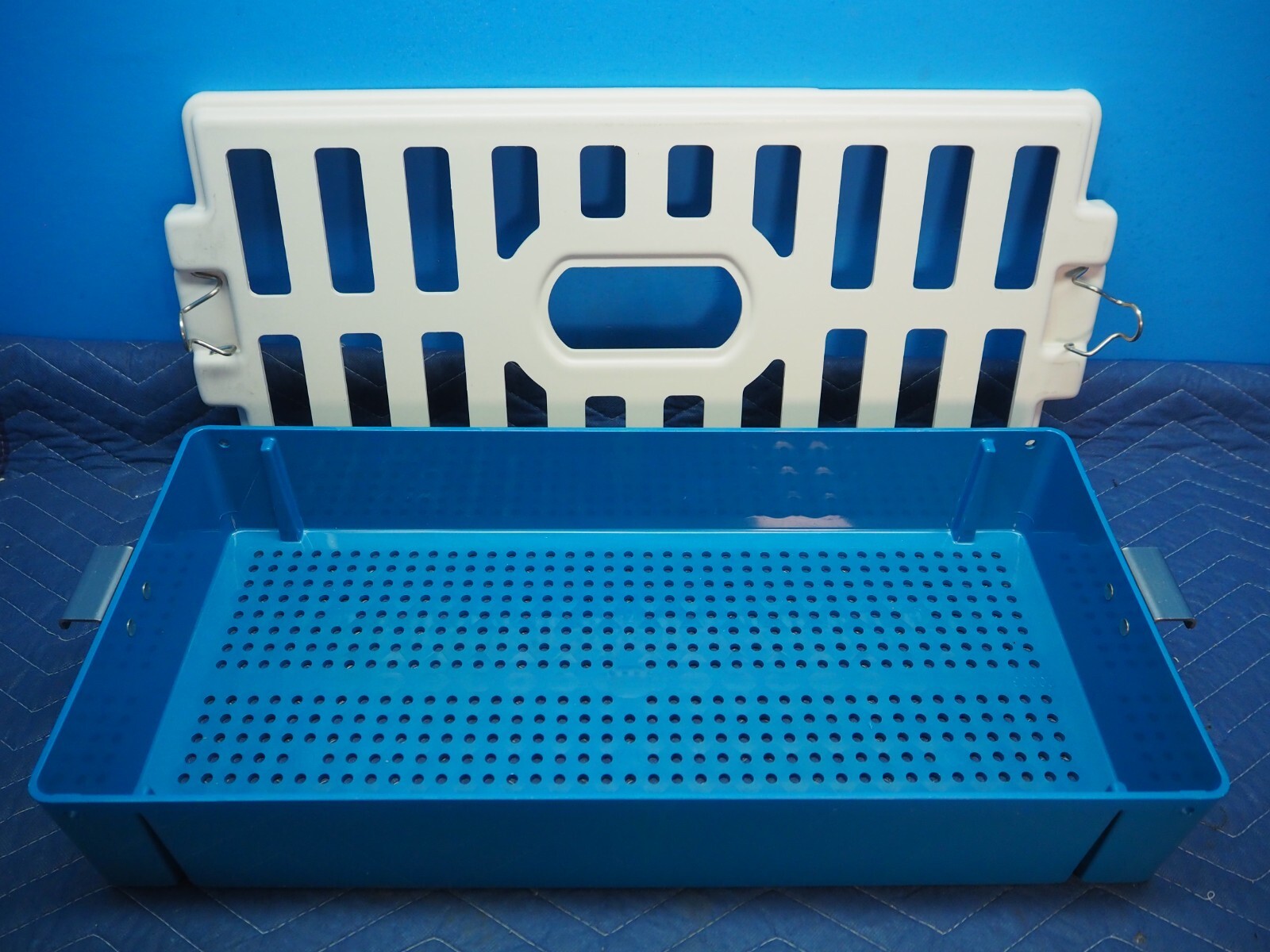 Plastic Instrument Sterilization Case Tray with Latches   21"x10"x3"