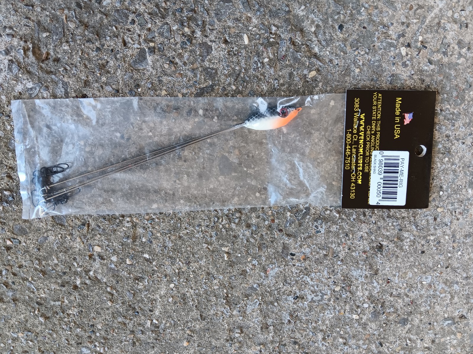 New 1 pack Venom Pay me rig, Black Shad,  5 wires,  7 Inches long
