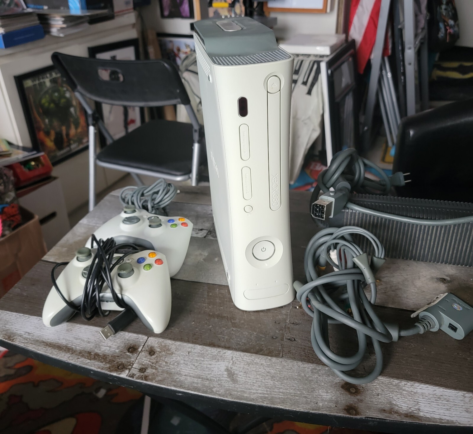 Xbox 360 Console White System with 2 Controllers 1 wired 1 wireles, Cables, Plug