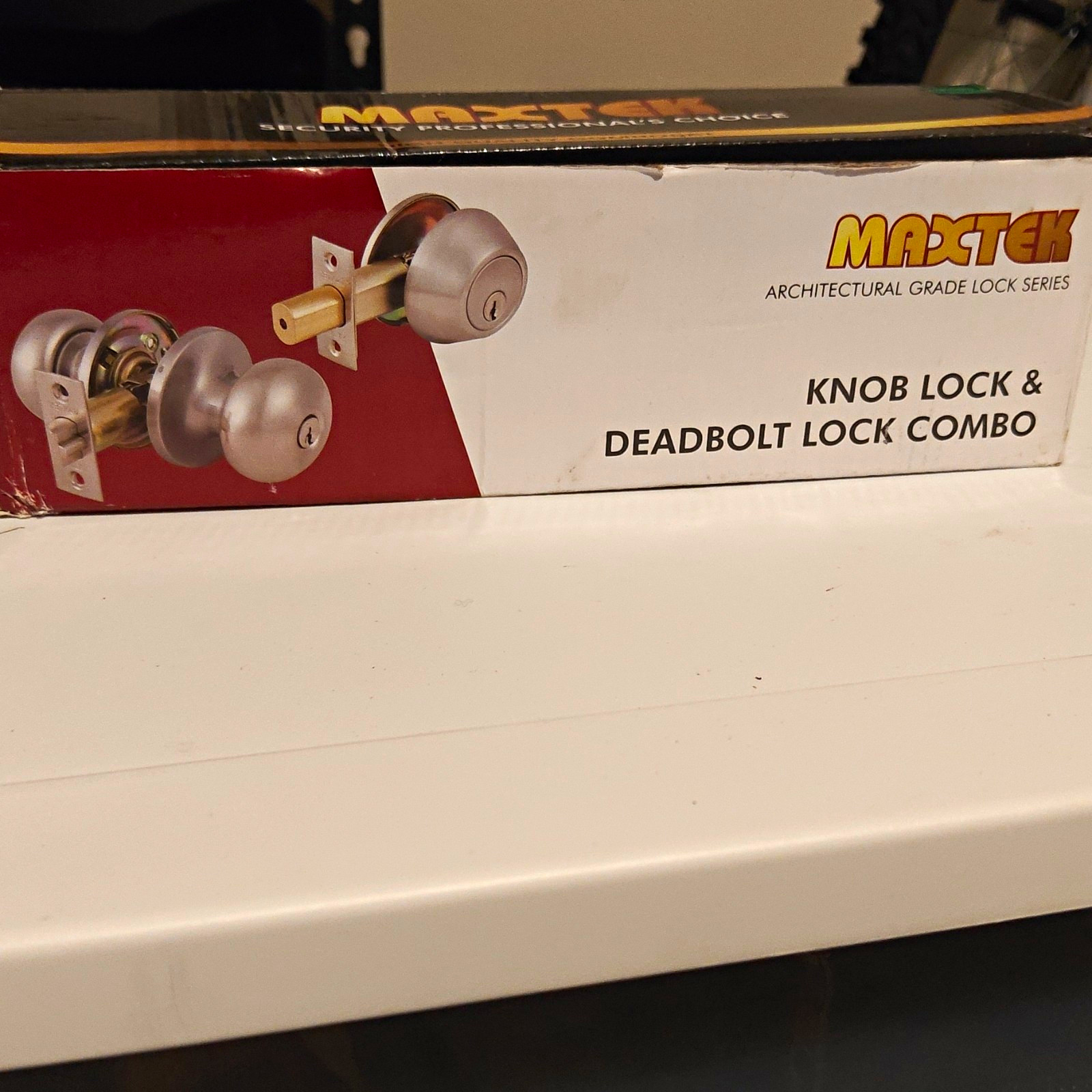 Maxtek Satin Silver Knob Lock & Deadbolt Combo Set w/ Knob Lock, Deadbolt