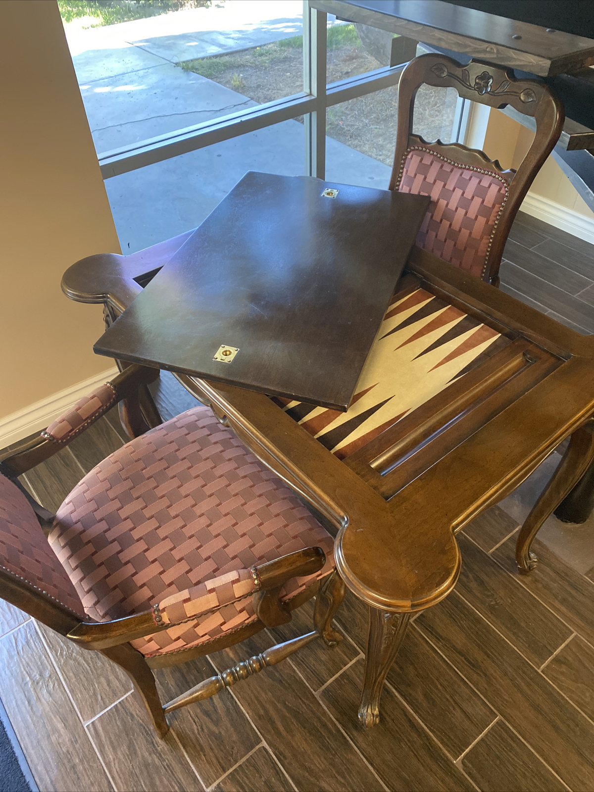 Backgommon table with chairs