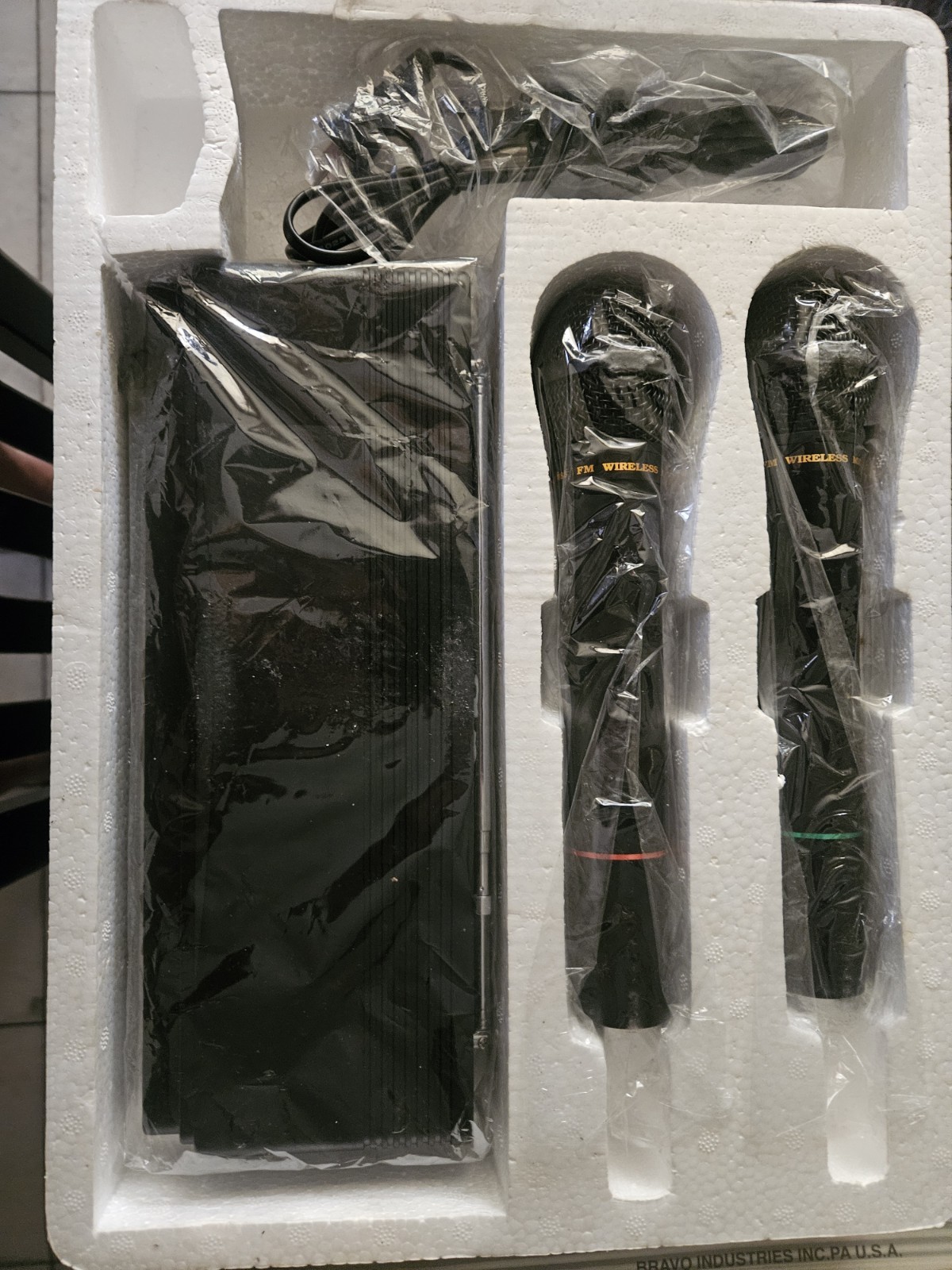 PVS WRM288 WIRELESS MICROPHONE SYSTEM new in box