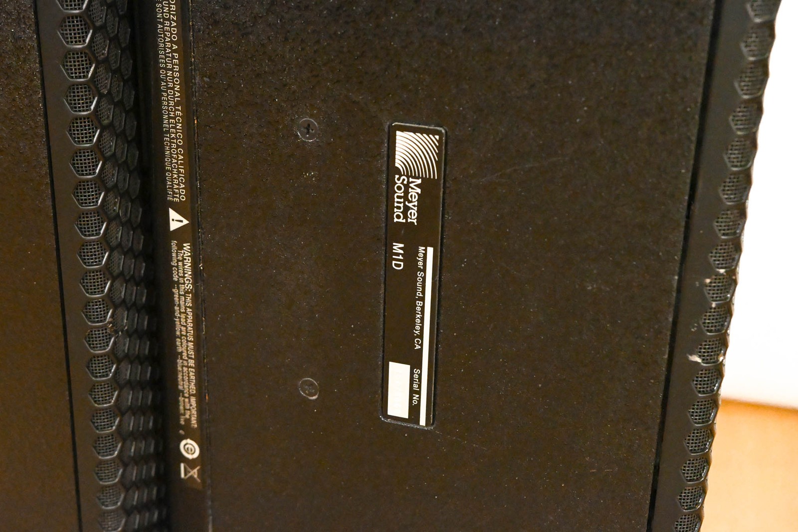 Meyer Sound M1D Ultra-Compact Curvilinear Array Loudspeaker (PAIR) CG01ZPB