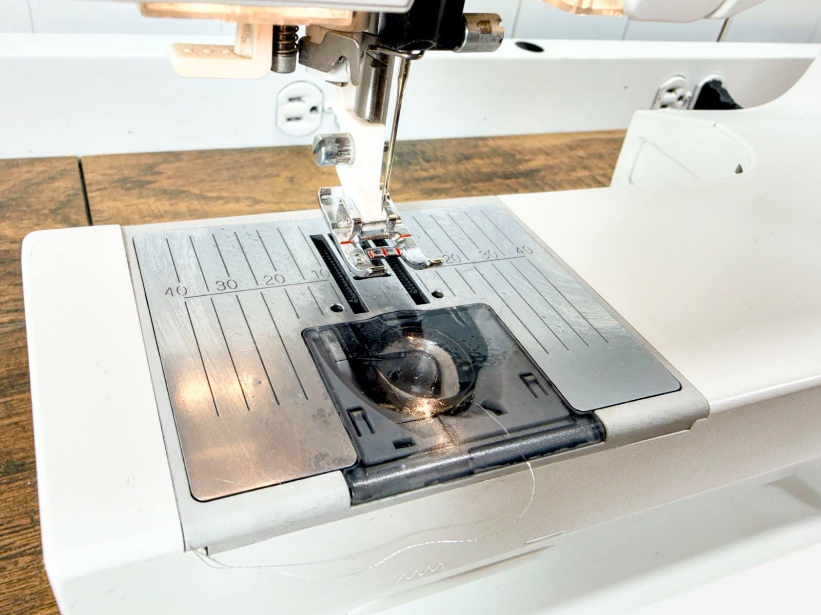 Husqvarna Viking Designer Ruby Sewing & Embroidery Machine G1214