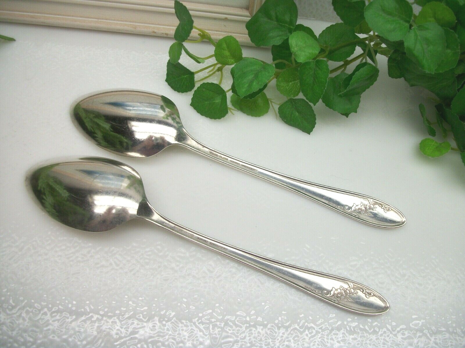2 Oneida QUEEN BESS II Tudor Plate Silverplate Solid Serving Spoons 1946