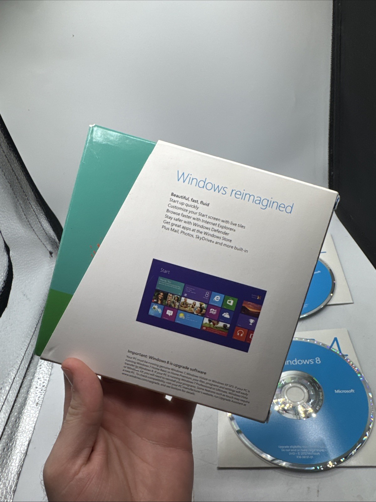 Microsoft Windows 8 Upgrade for PC 32 64 Bit DVD box 2 disc + Product Key