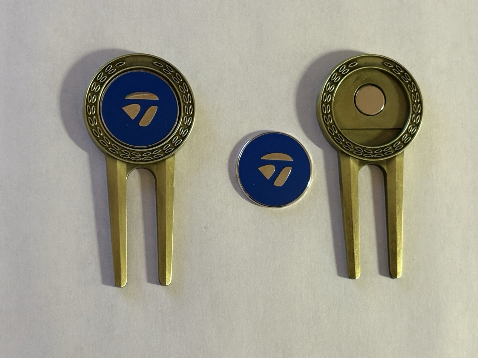 (1) Rare TaylorMade Divot Tool & 1" Flat Coin Style Golf Marker - A Beauty!