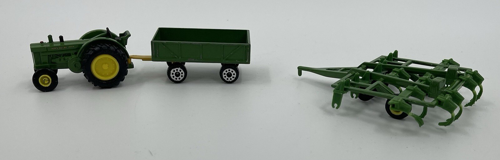 Ertl & Zee Toys John Deere 3 pc Mini Tractor Set  1268Q00 Plow Disc Wagon **READ