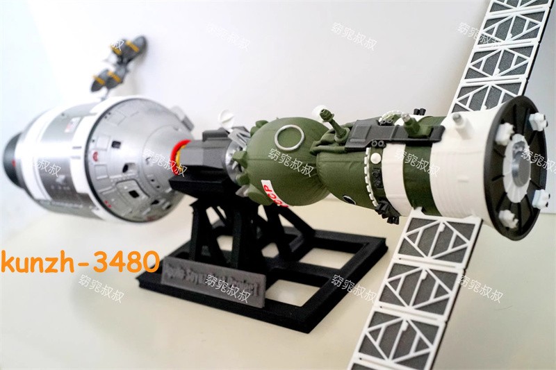 1/48 1/72 Apollo 18 & Soyuz 19 Manned Spacecraft ASTP Docking Kits Toys Models