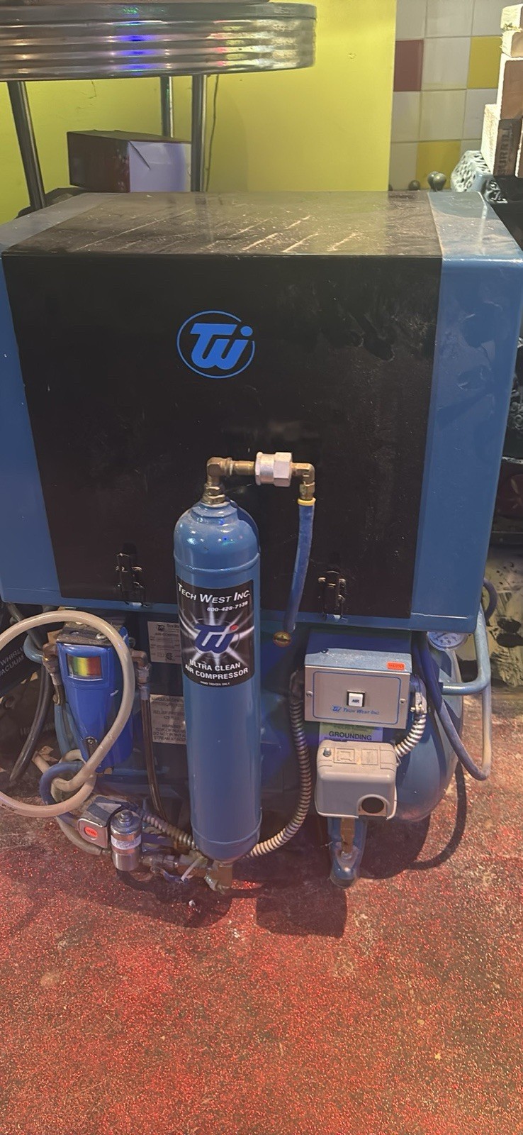 TECH WEST Rocky Series 1.5 HP Oilless Dental Air Compressor 3 Users ACOR2D2