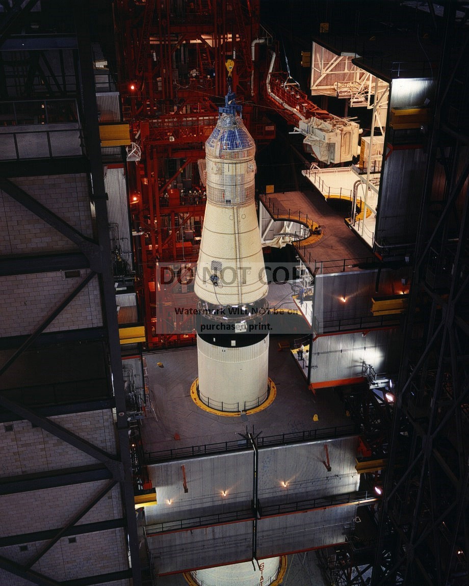 APOLLO 11 CAPSULE IS MATED TO THE SATURN V LAUNCH VEHICLE - 8X10 PHOTO (BB-013)