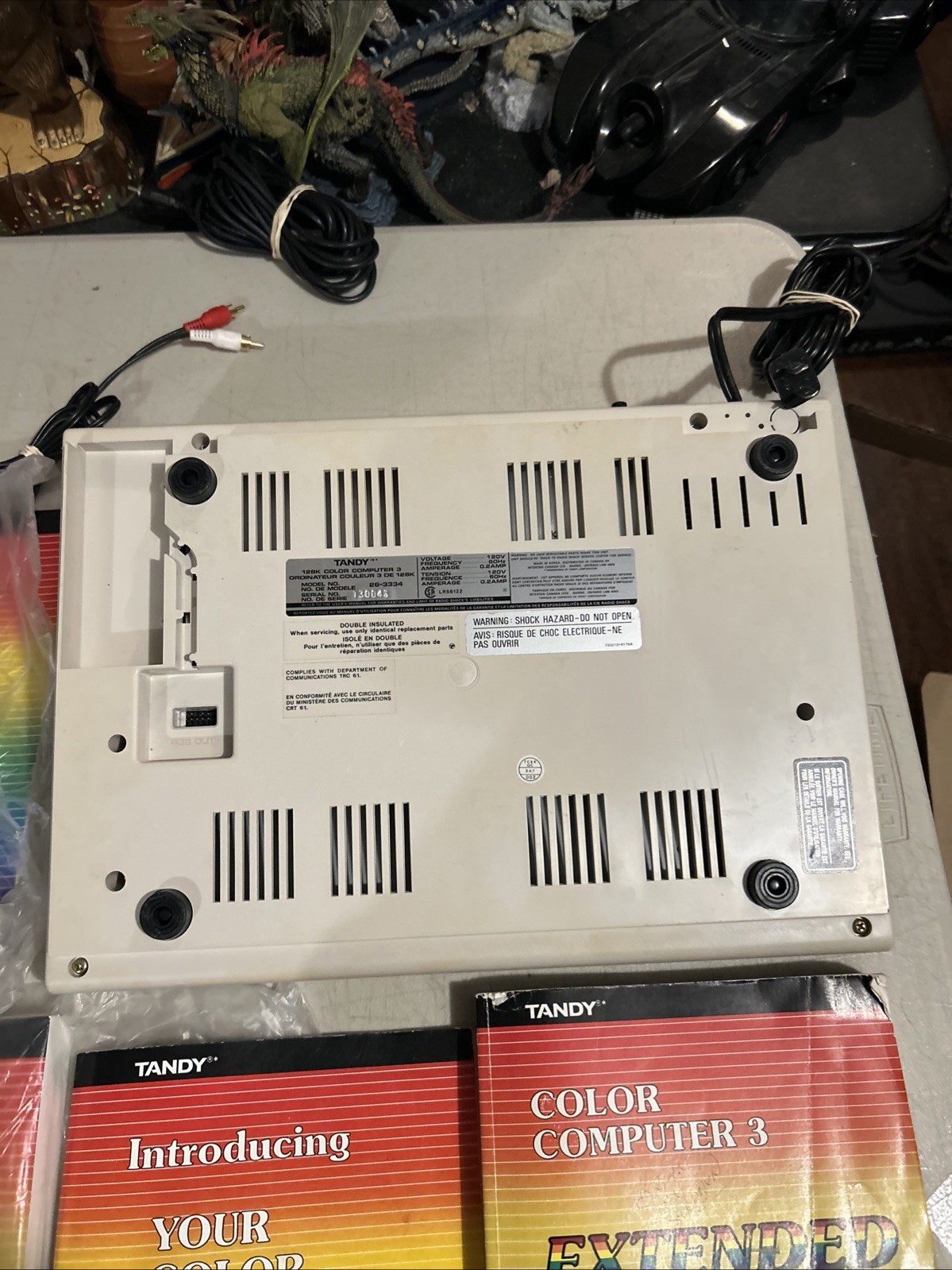 TRS-80 Color Computer 3 (CoCo 3) – Tested + Extended BASIC Book