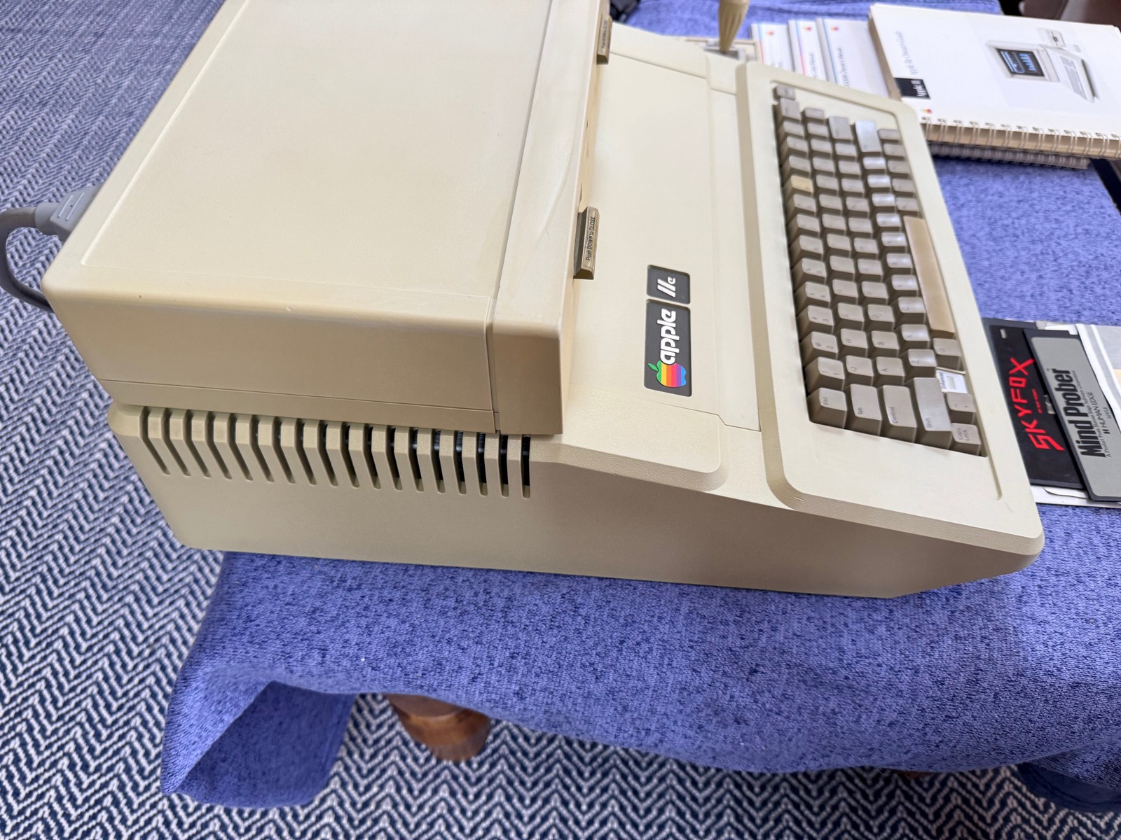Apple IIe Enhanced Computer 128K(A2S2064) • Apple DuoDisk (A9M0108) • Working