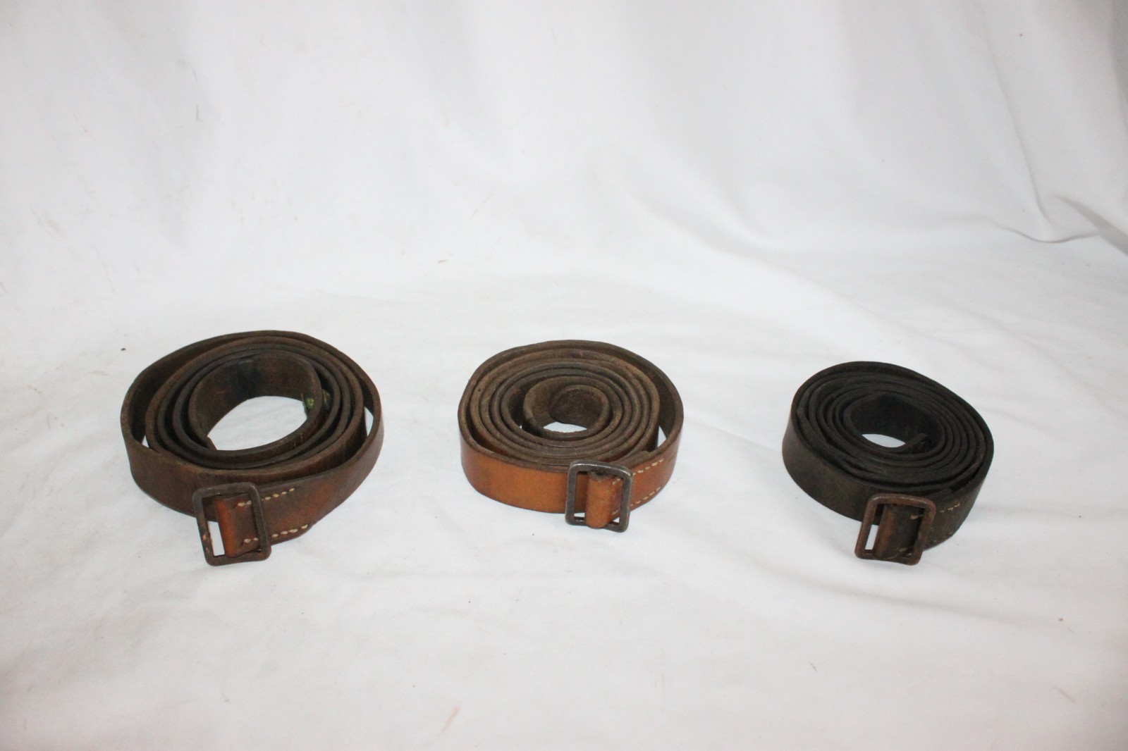 (1) Vintage German Military Leather Brown Rifle Sling Army Surplus Buckle 54"