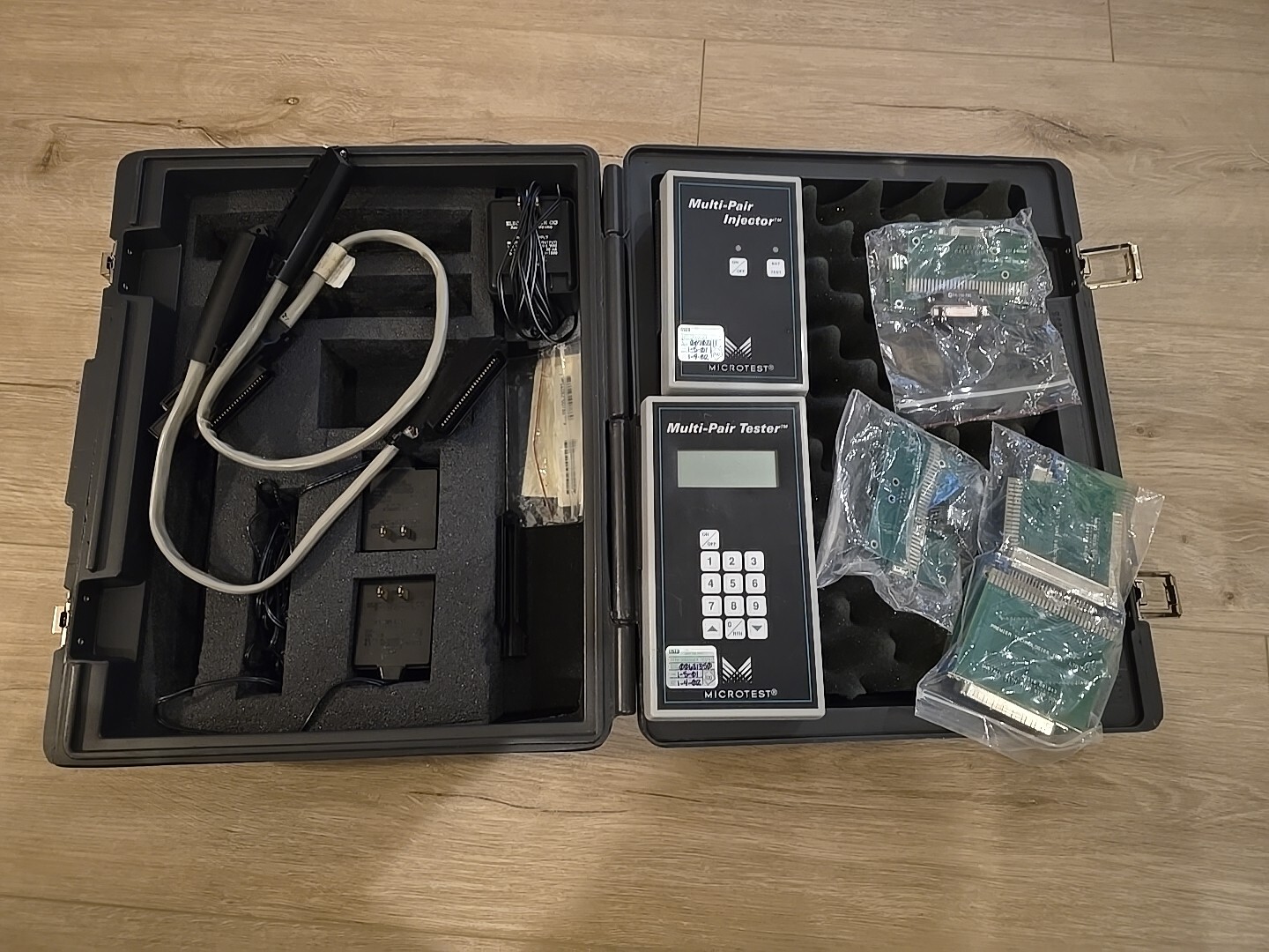 MICROTEST Multi-pair Tester  2 Power Adapters and Hard Carry Case