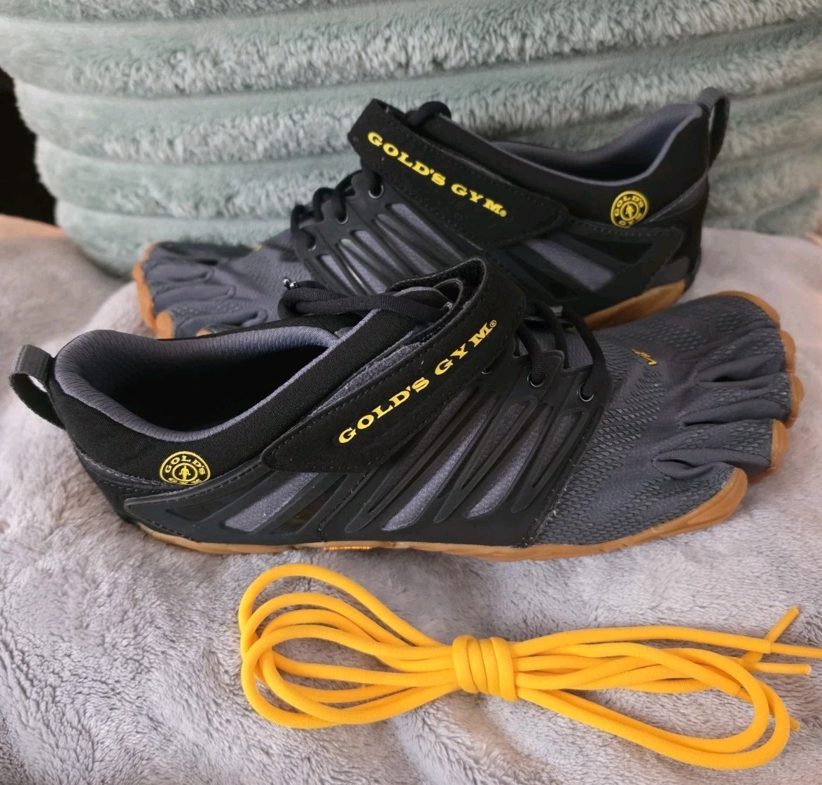 Vibram Fivefingers V-Train Gold's Gym Mens Size 8.5-9  EU 41 Discontinued