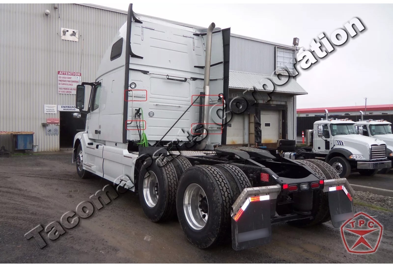 Low Cab Fairing Support Bracket 82728020 (Plastic) 2pc Compatible with Volvo VNL