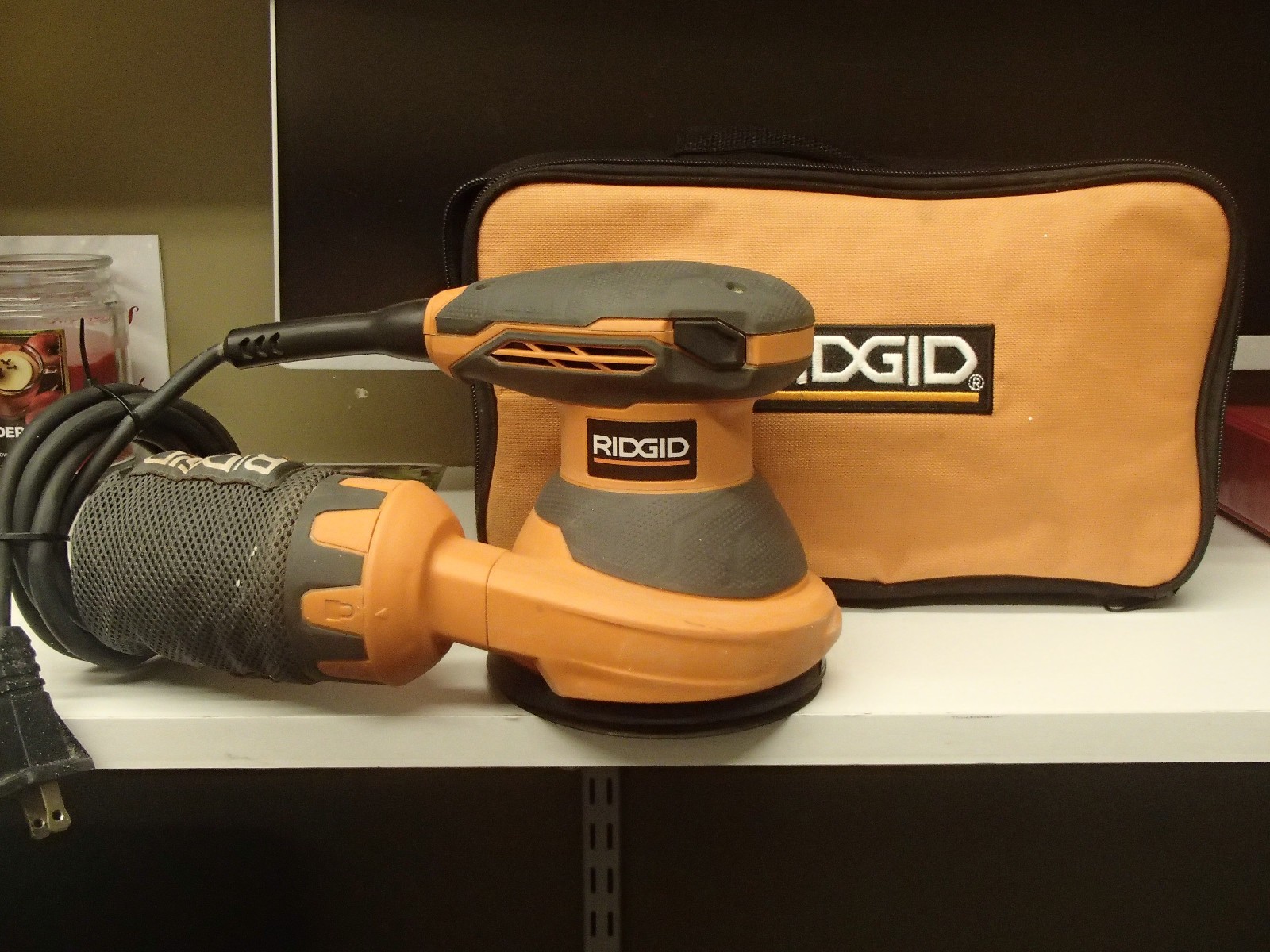 RIDGID R2611 Orange Black Corded 4.4 Amp Random Orbital Sander Corded Tool