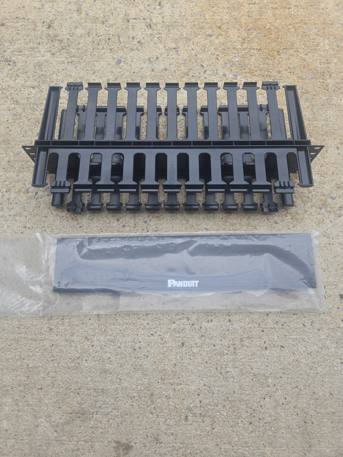 Panduit WMPH2E Horizontal Dual-Sided Cable Manager 2RU 8.9" Depth Clips Black.