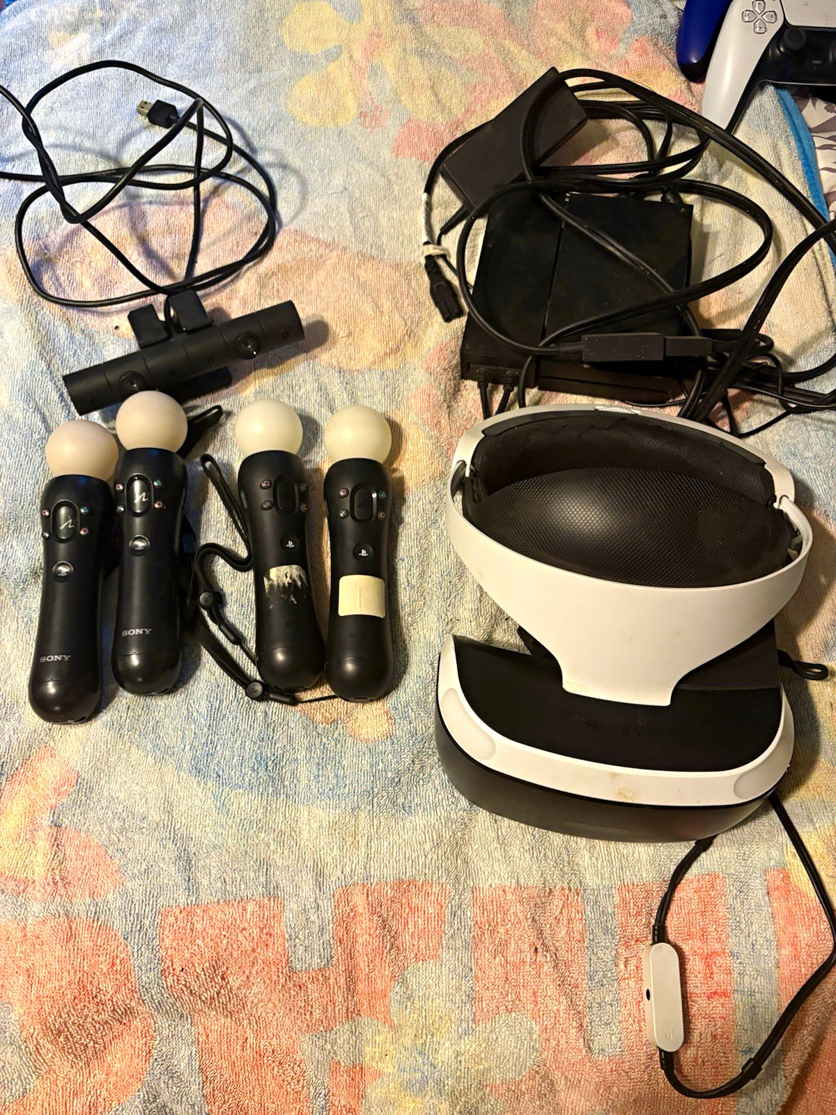 Sony PlayStation VR Headset Bundle w/ Camera, 4 Move Controllers, Power Supply