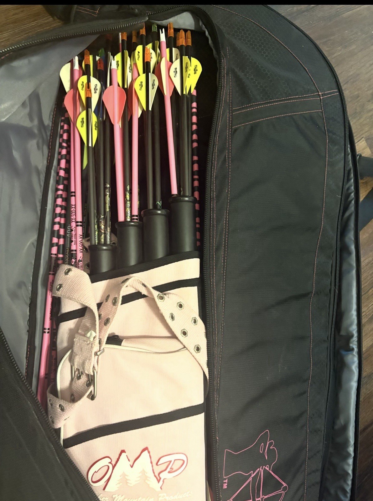 Bowtech Target Compound Bow Package – MINT CONDITION – Complete Setup