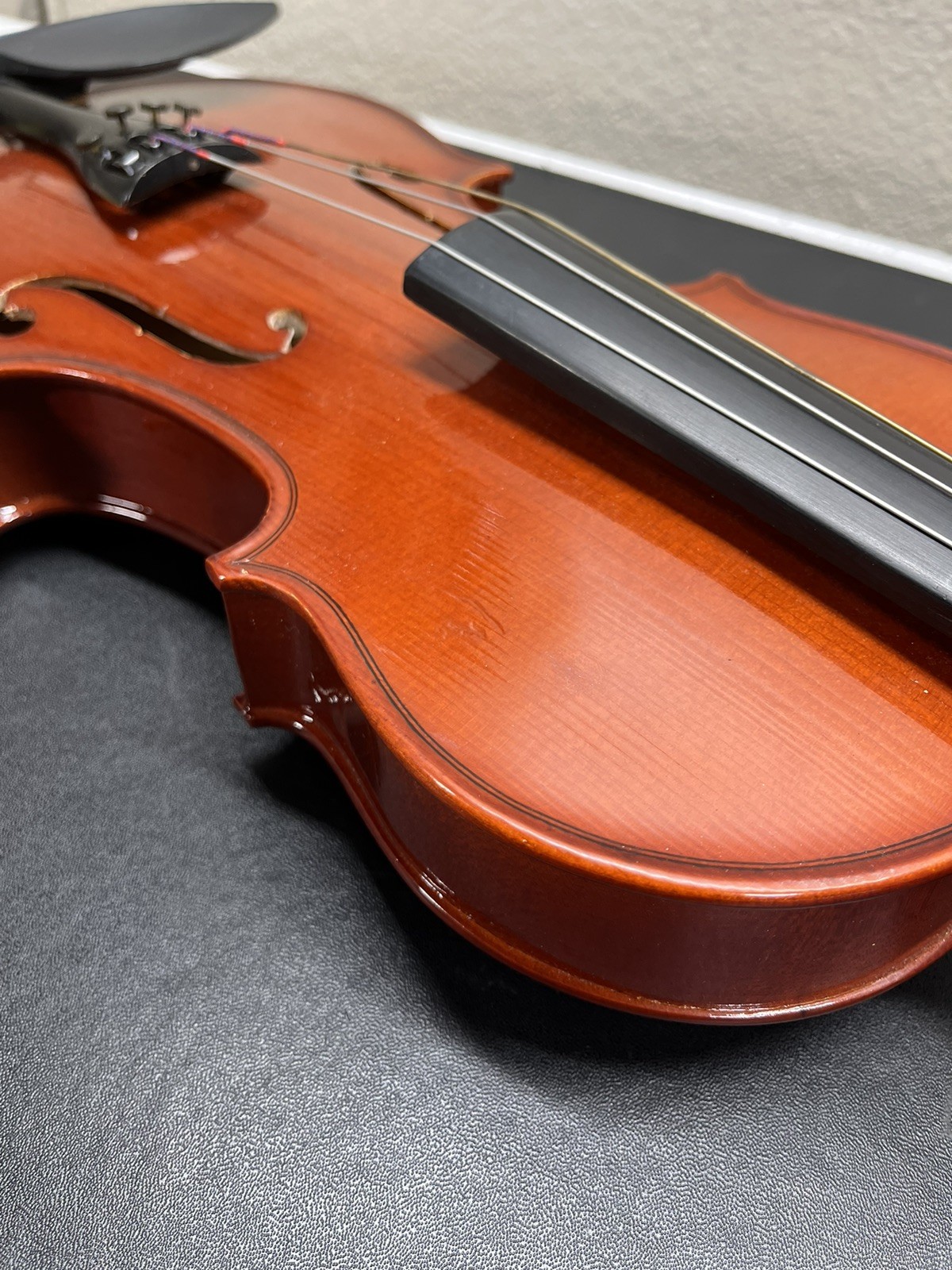 Corelli Model No. TCV-50 Violin w/ Bow & Carrying Case