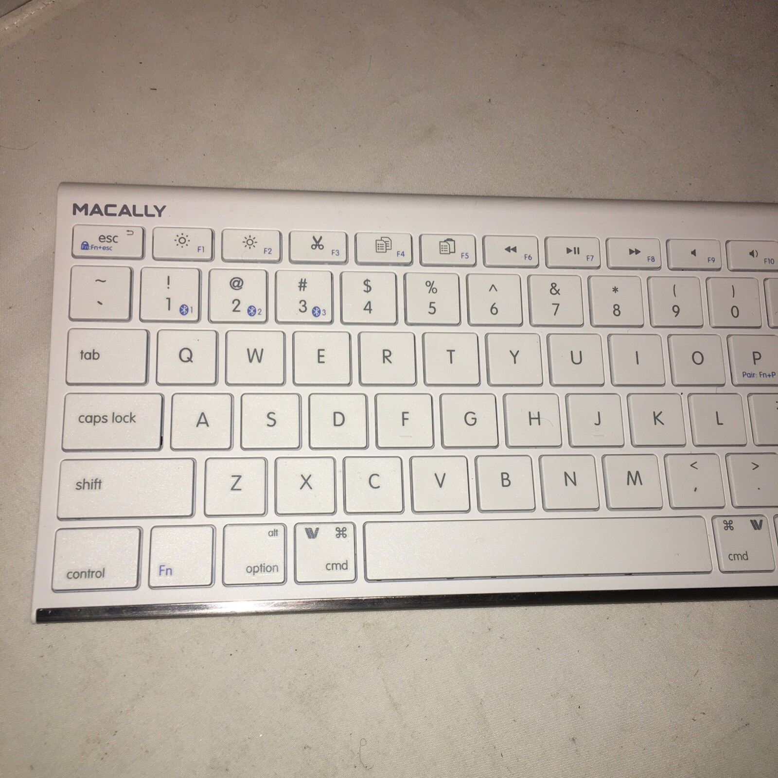 Macally Quick Switch Bluetooth Keyboard for Three Devices ~ Tested Great Cond