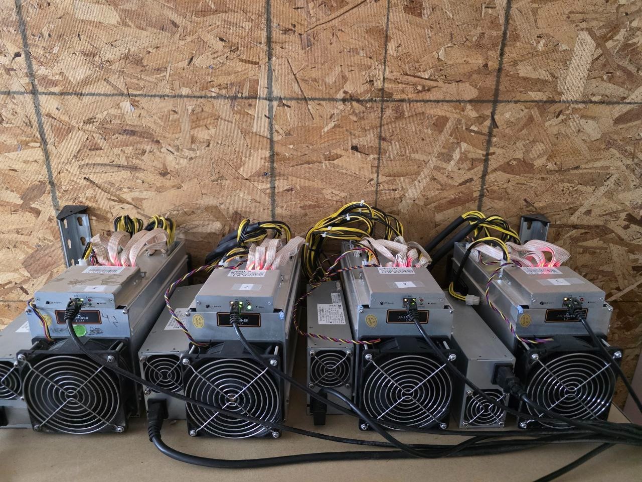 Bitmain Antminer L3+ (504Mh/680Mh) Miner w/Power Supply [100-240v] no power cord