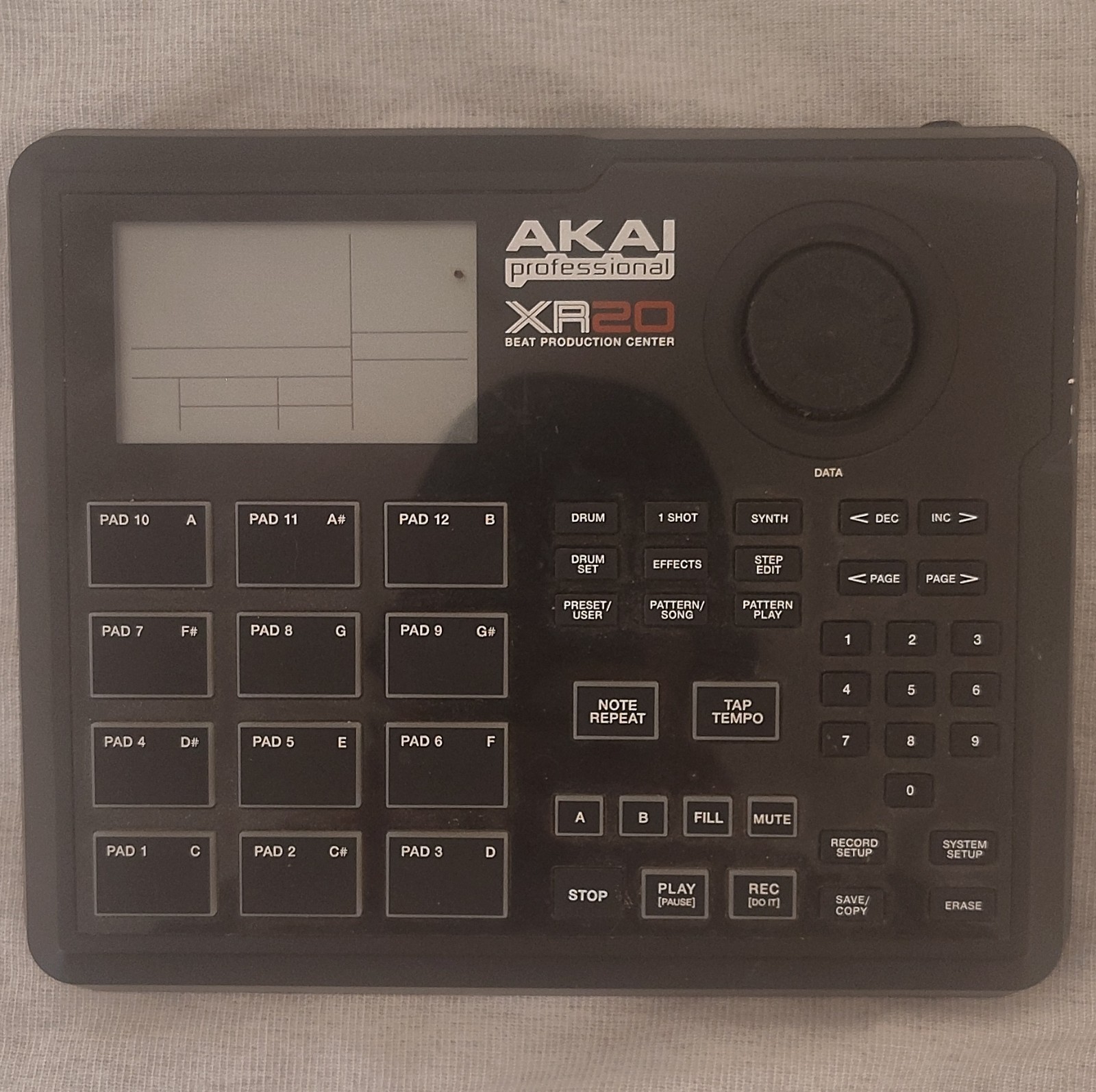 Akai XR20 Sampler & Sequencer, 12 Pads, Built-in Effects