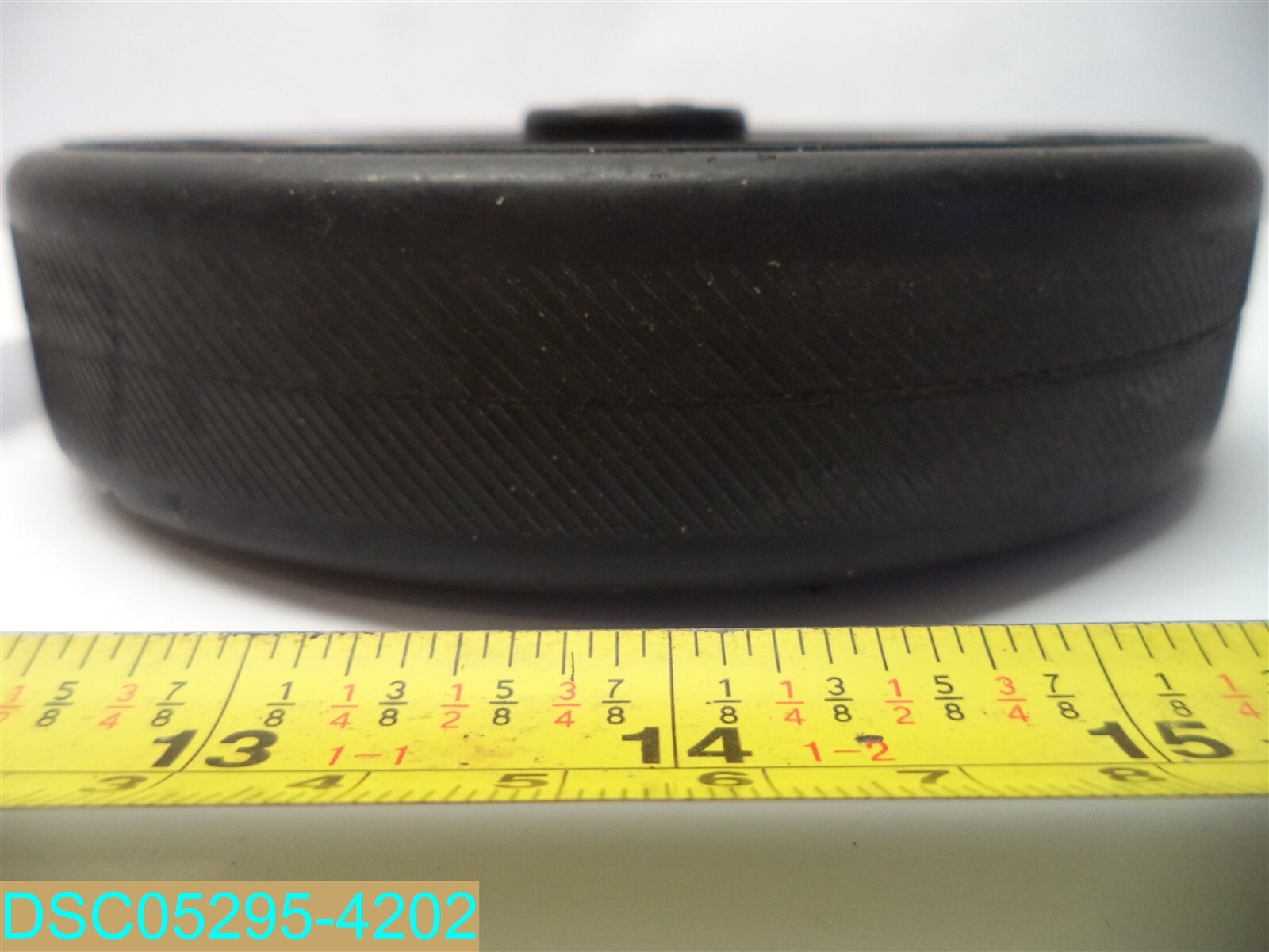 6" SOLID RUBBER WHEELS 1-3/8" W X 1/2" BORE