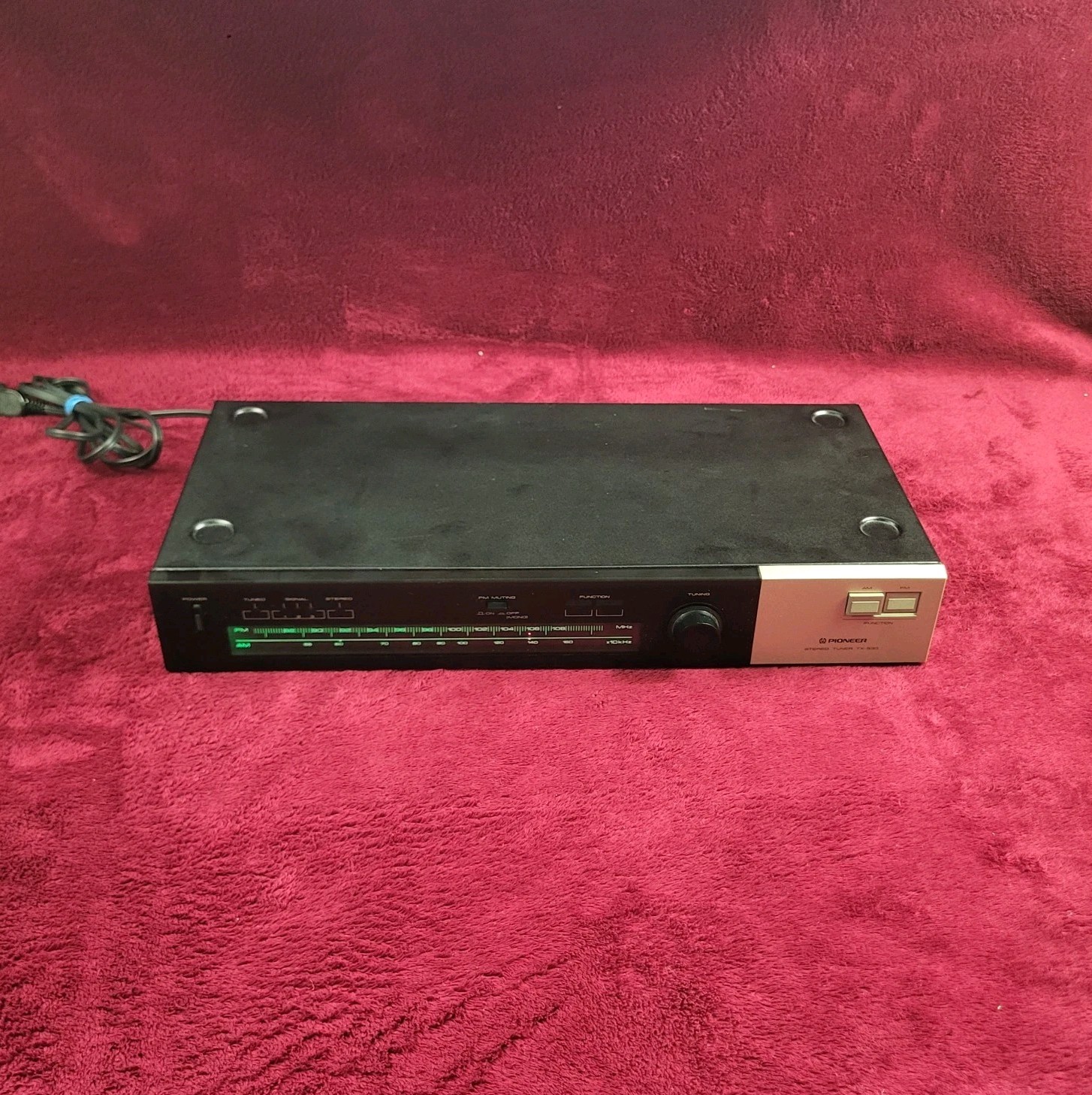 Pioneer TX-530 AM FM Radio Stereo Tuner Vintage Audio Radio - Powers ON