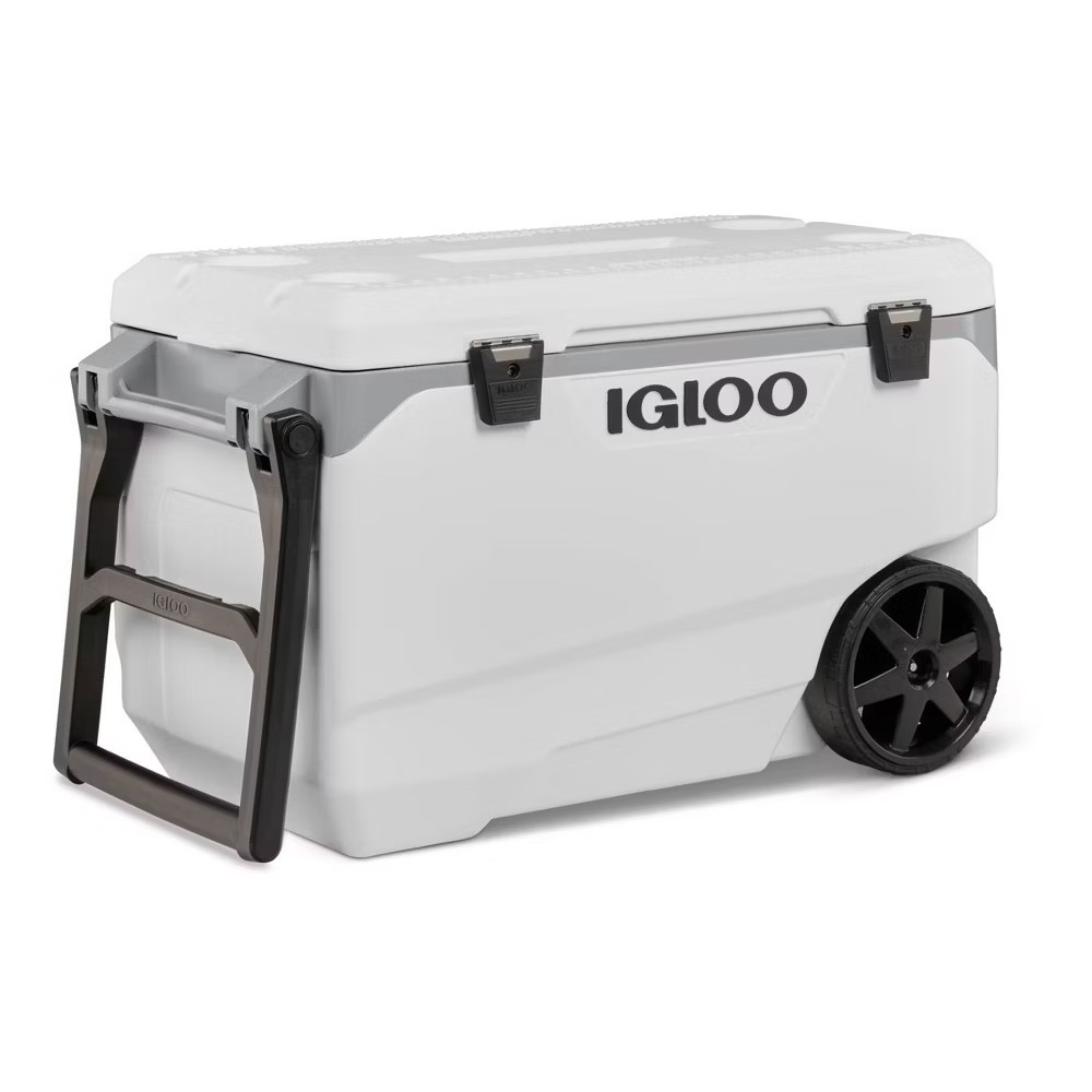 Igloo Latitude 137 Cans 90 Quart Rolling Cooler - White: Polyethylene Tow